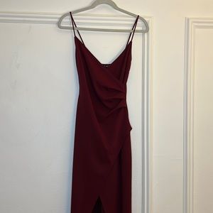 Lulu’s extra small burgundy floor length dress